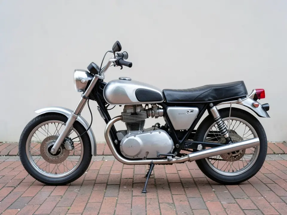 AI-drawn sample: a plain retro standard motorcycle with a silver tank, a wide flat handlebar and a long two-up seat on a brick street, seen from the side